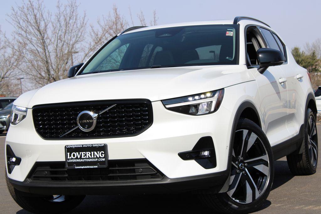 used 2025 Volvo XC40 car, priced at $35,498