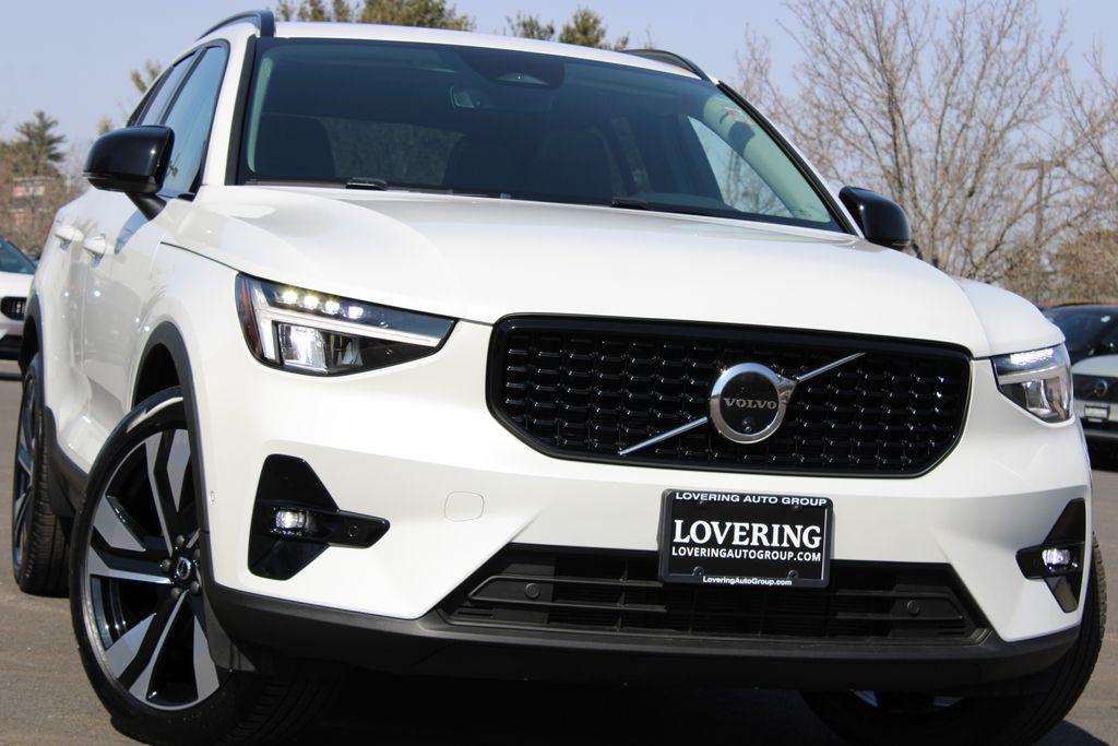 used 2025 Volvo XC40 car, priced at $35,498