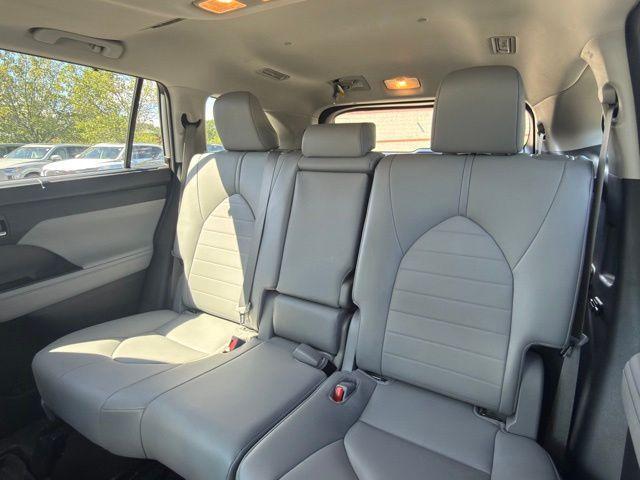 used 2020 Toyota Highlander car, priced at $32,589