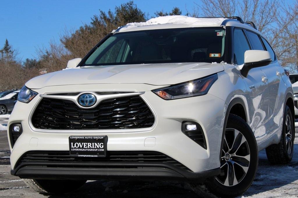 used 2021 Toyota Highlander Hybrid car, priced at $32,988