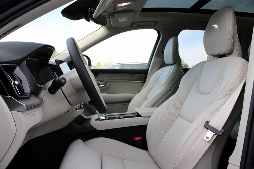 new 2026 Volvo XC90 Plug-In Hybrid car, priced at $85,625