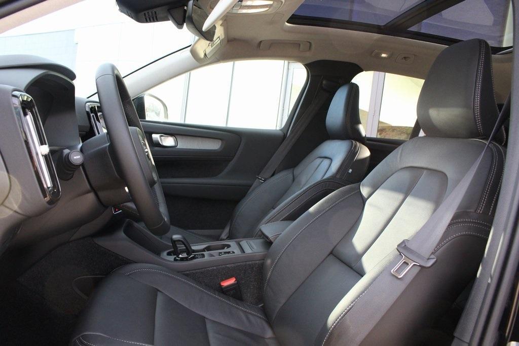 new 2025 Volvo XC40 car, priced at $46,465