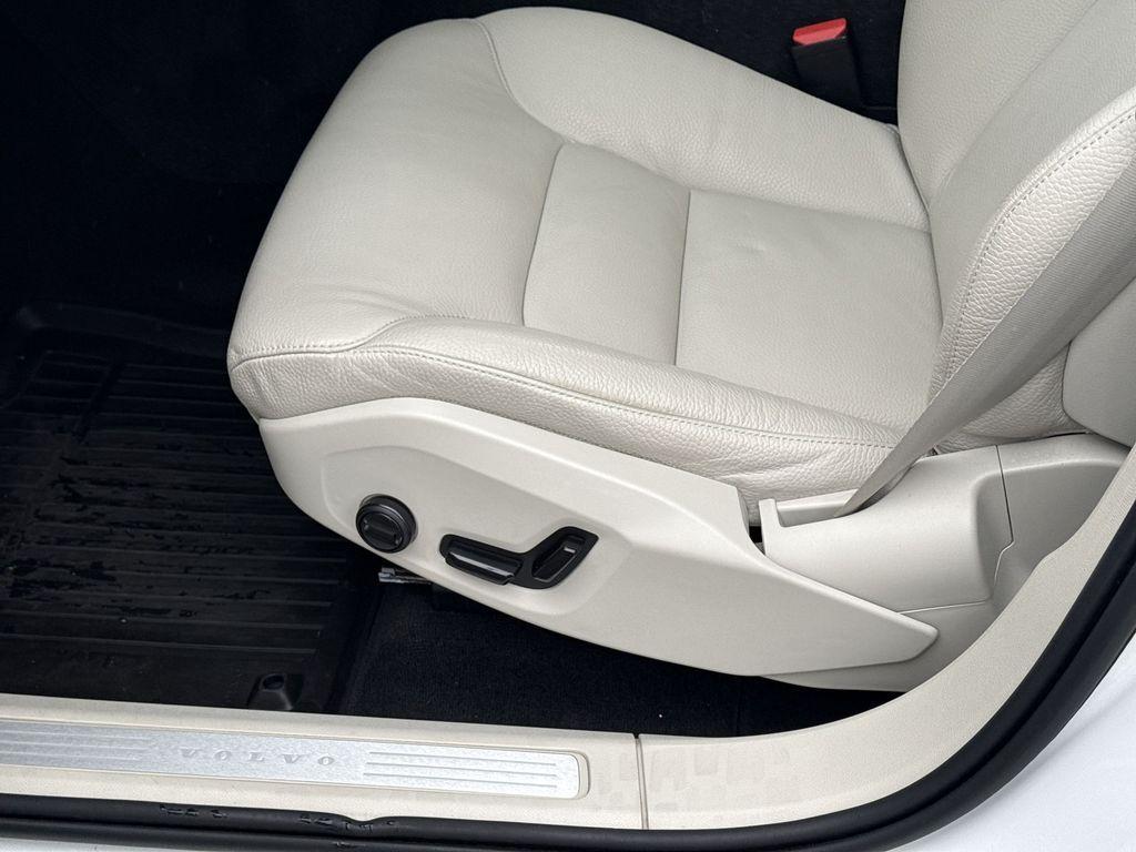 used 2023 Volvo XC60 car, priced at $37,103