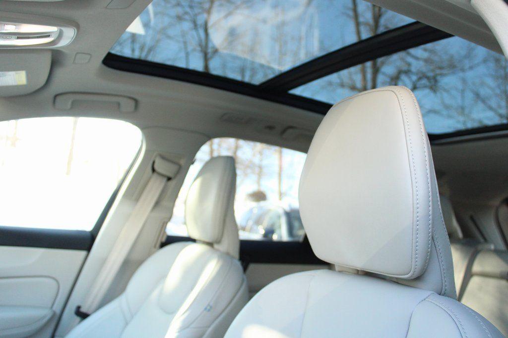 used 2023 Volvo XC60 car