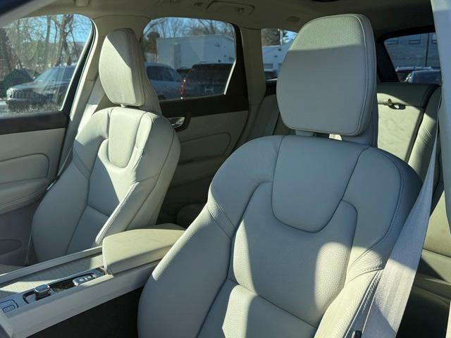 used 2023 Volvo XC60 Recharge Plug-In Hybrid car, priced at $39,988