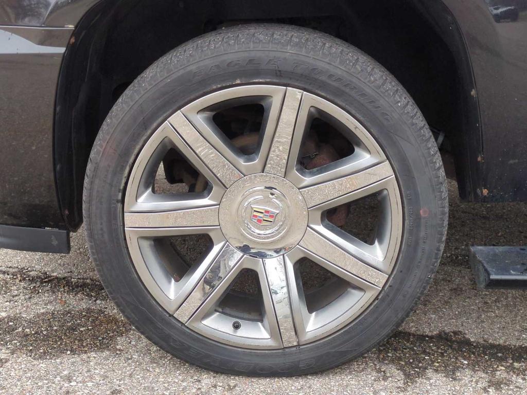 used 2013 Cadillac Escalade ESV car, priced at $9,579