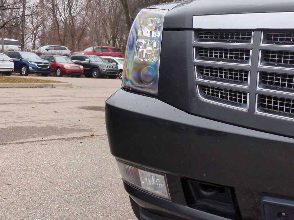 used 2013 Cadillac Escalade ESV car, priced at $9,579