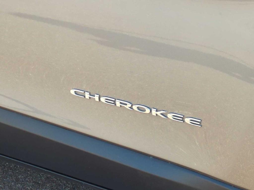 used 2020 Jeep Cherokee car, priced at $18,295