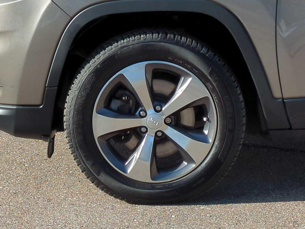 used 2020 Jeep Cherokee car, priced at $18,295