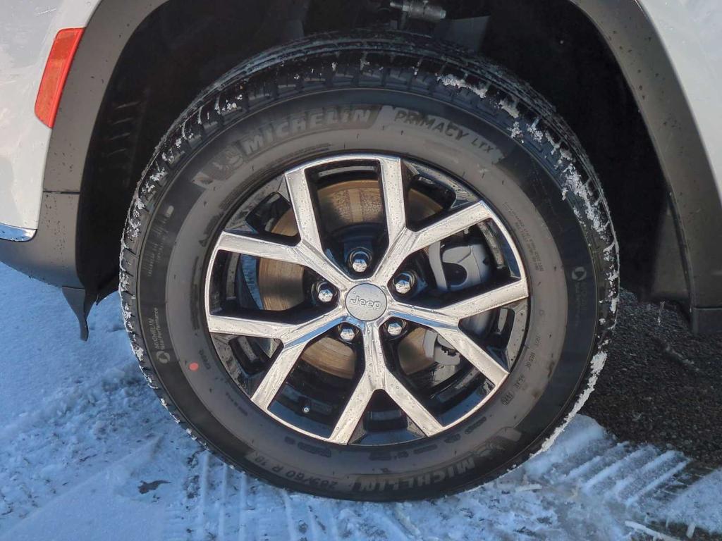 new 2025 Jeep Grand Cherokee L car, priced at $39,595