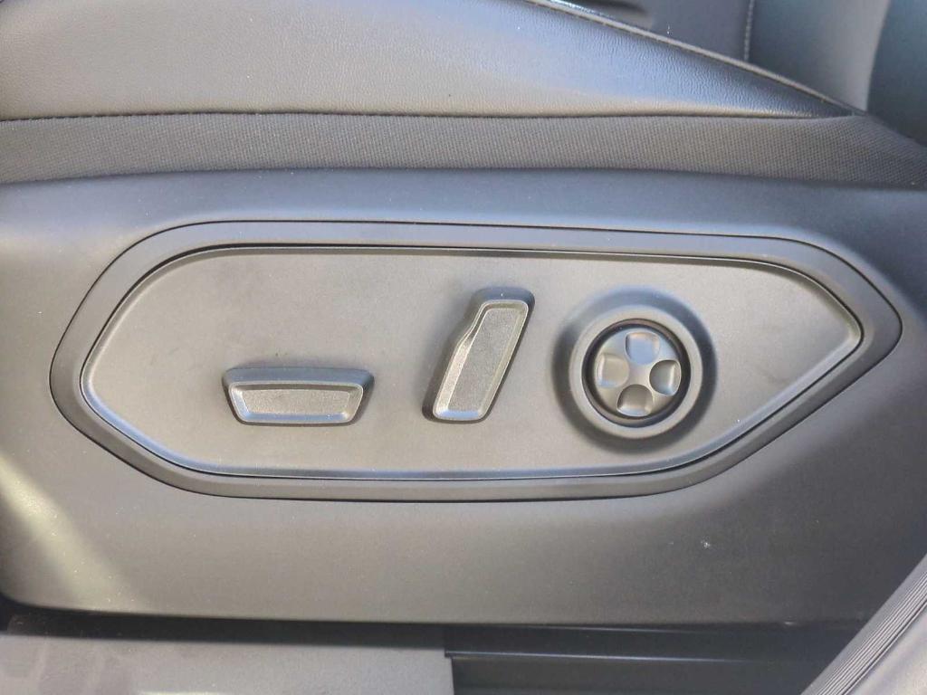 new 2025 Jeep Grand Cherokee L car, priced at $39,595