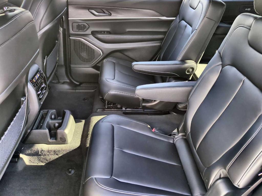 new 2025 Jeep Grand Cherokee L car, priced at $39,595