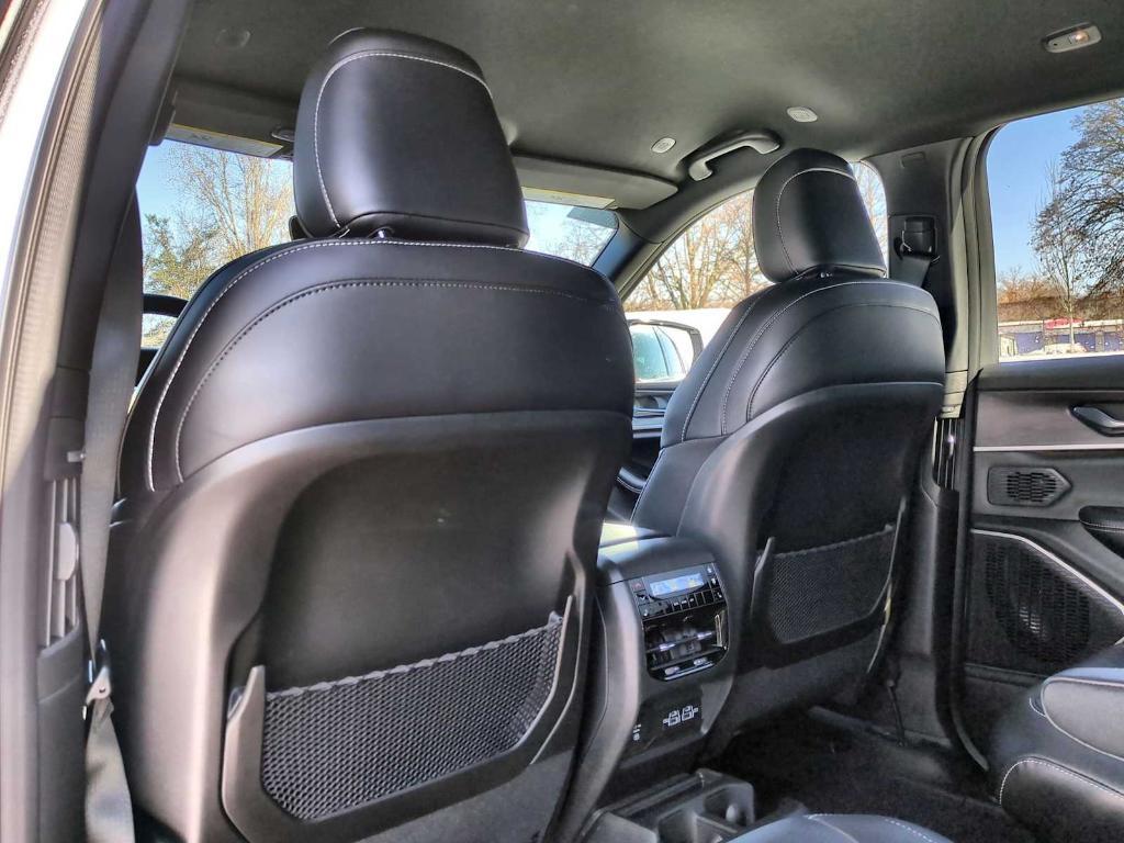 new 2025 Jeep Grand Cherokee L car, priced at $39,595