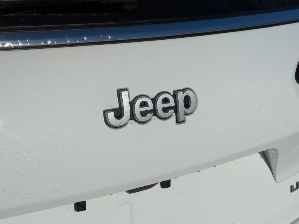 new 2025 Jeep Grand Cherokee L car, priced at $39,595