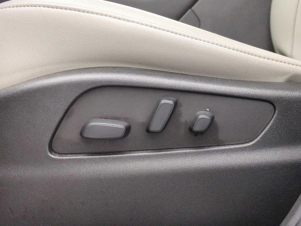 used 2022 Cadillac XT4 car, priced at $23,990