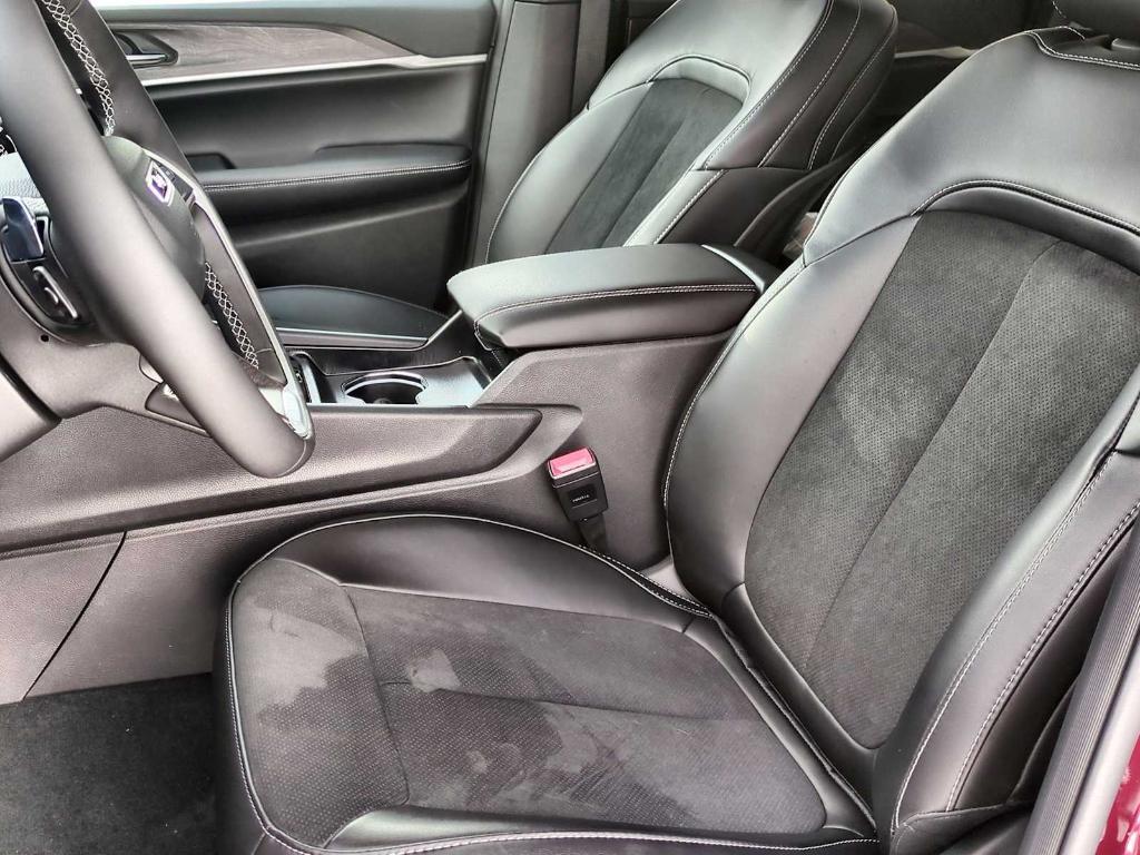 new 2026 Jeep Grand Cherokee car, priced at $42,915