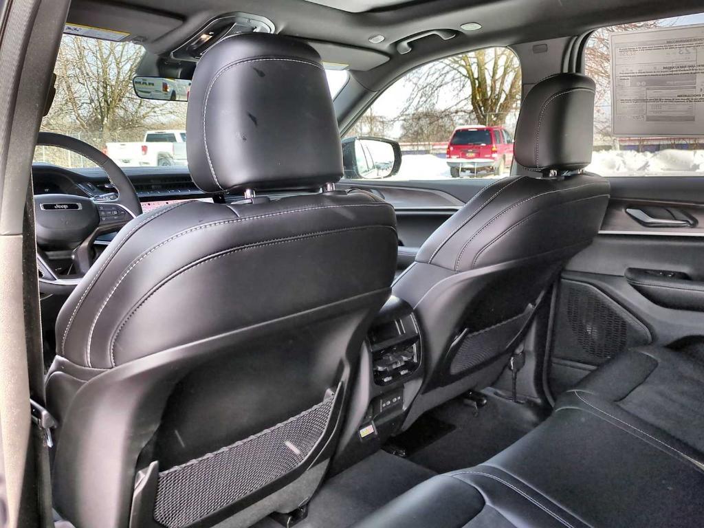 new 2026 Jeep Grand Cherokee car, priced at $42,915