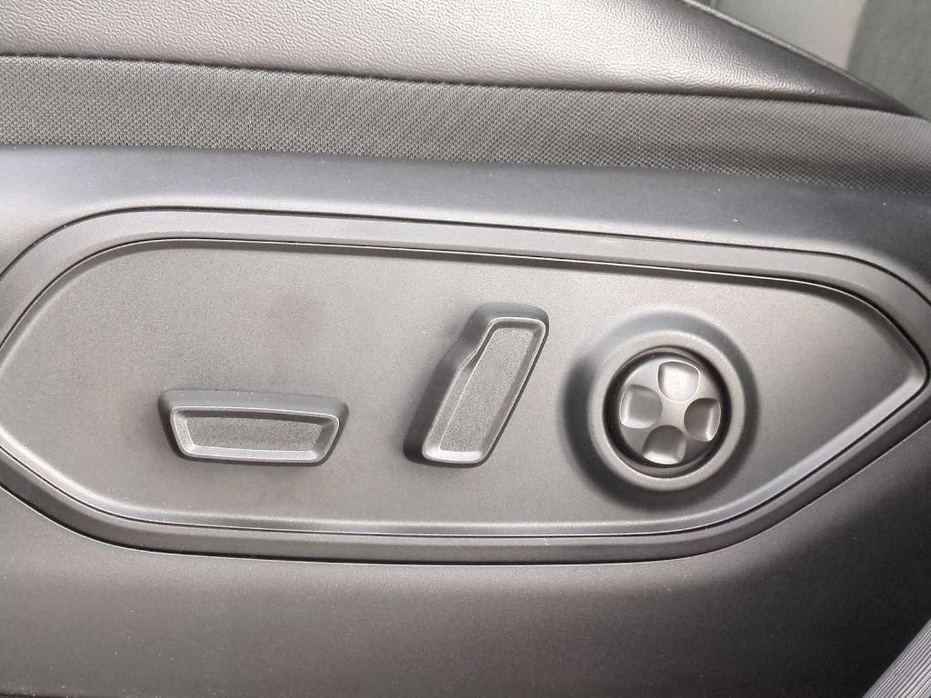 new 2026 Jeep Grand Cherokee car, priced at $42,915