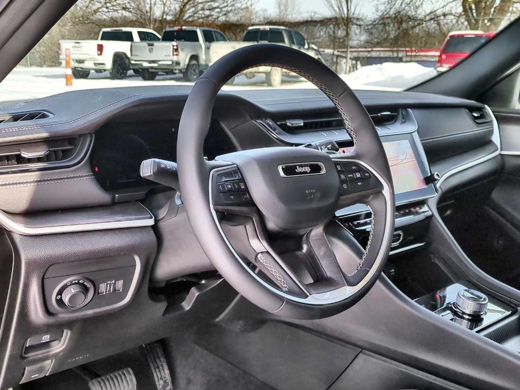 new 2026 Jeep Grand Cherokee car, priced at $42,915