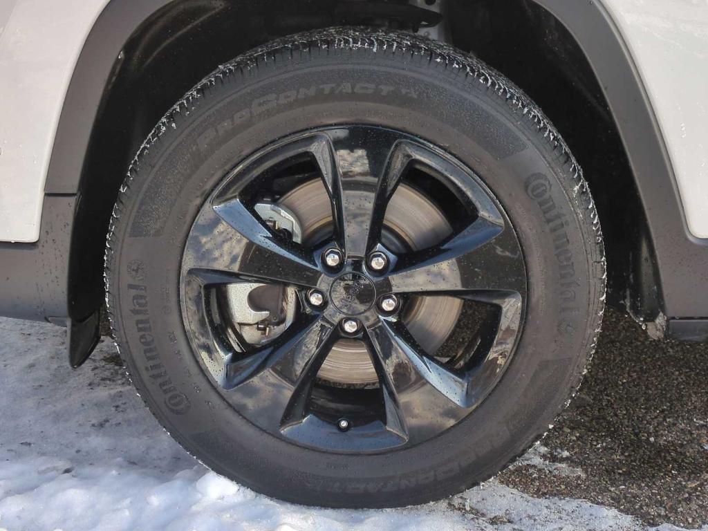 used 2023 Jeep Cherokee car, priced at $23,958