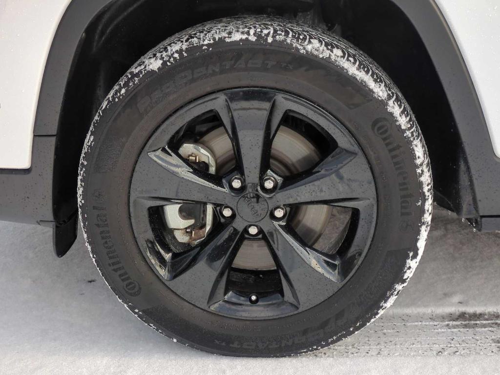 used 2023 Jeep Cherokee car, priced at $23,995