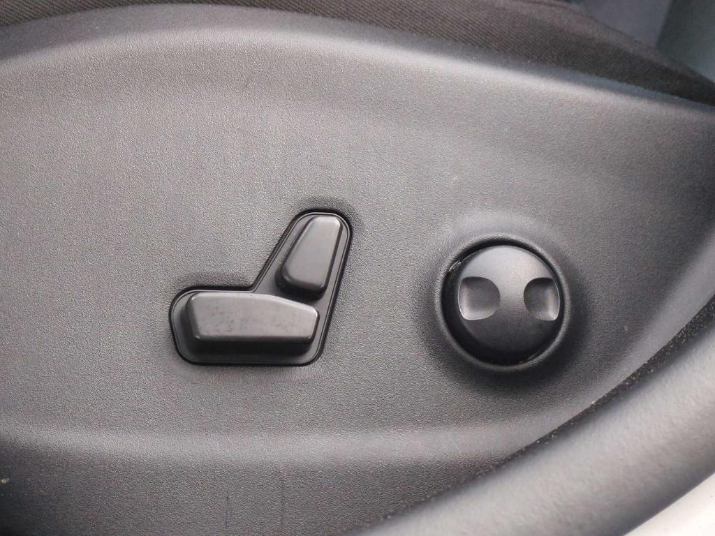 used 2023 Jeep Cherokee car, priced at $23,995