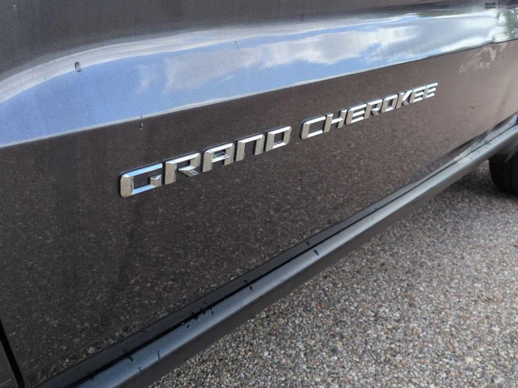 used 2016 Jeep Grand Cherokee car, priced at $13,994