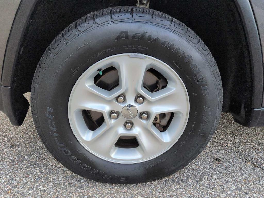 used 2016 Jeep Grand Cherokee car, priced at $13,994