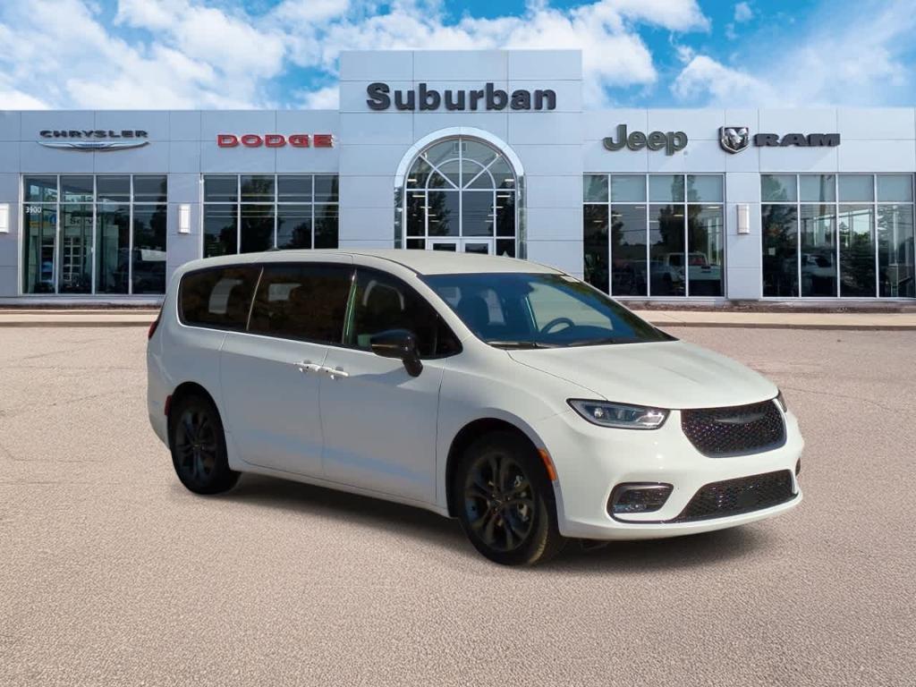 new 2026 Chrysler Pacifica car, priced at $39,160