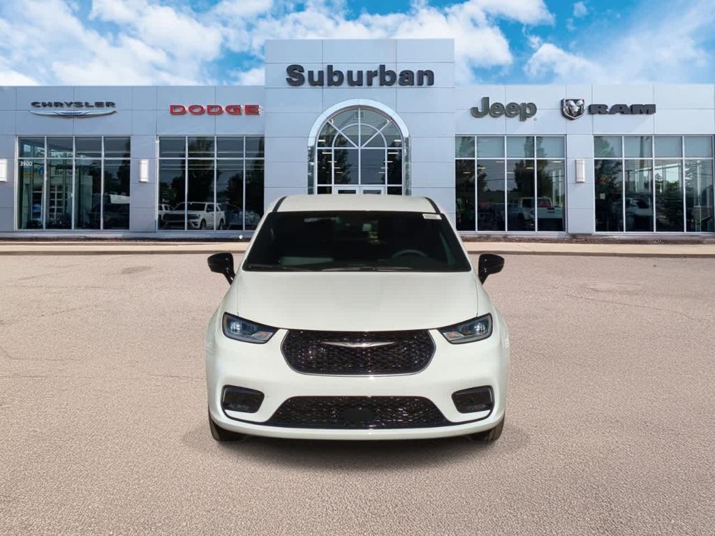 new 2026 Chrysler Pacifica car, priced at $39,160