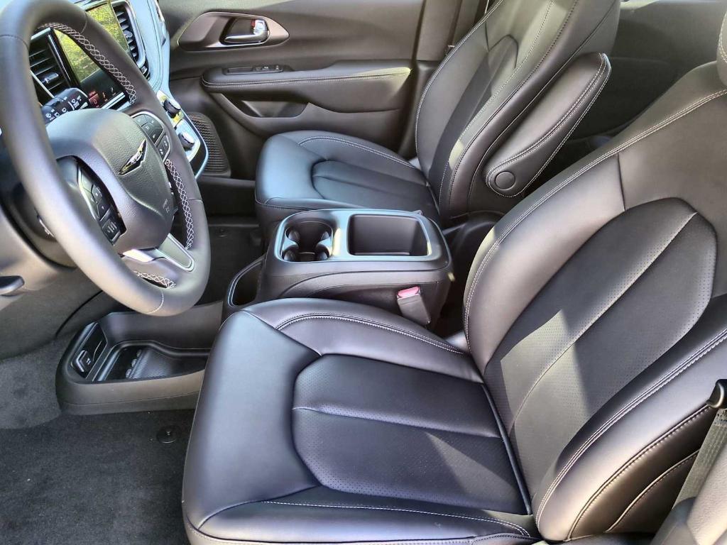 new 2026 Chrysler Pacifica car, priced at $39,160