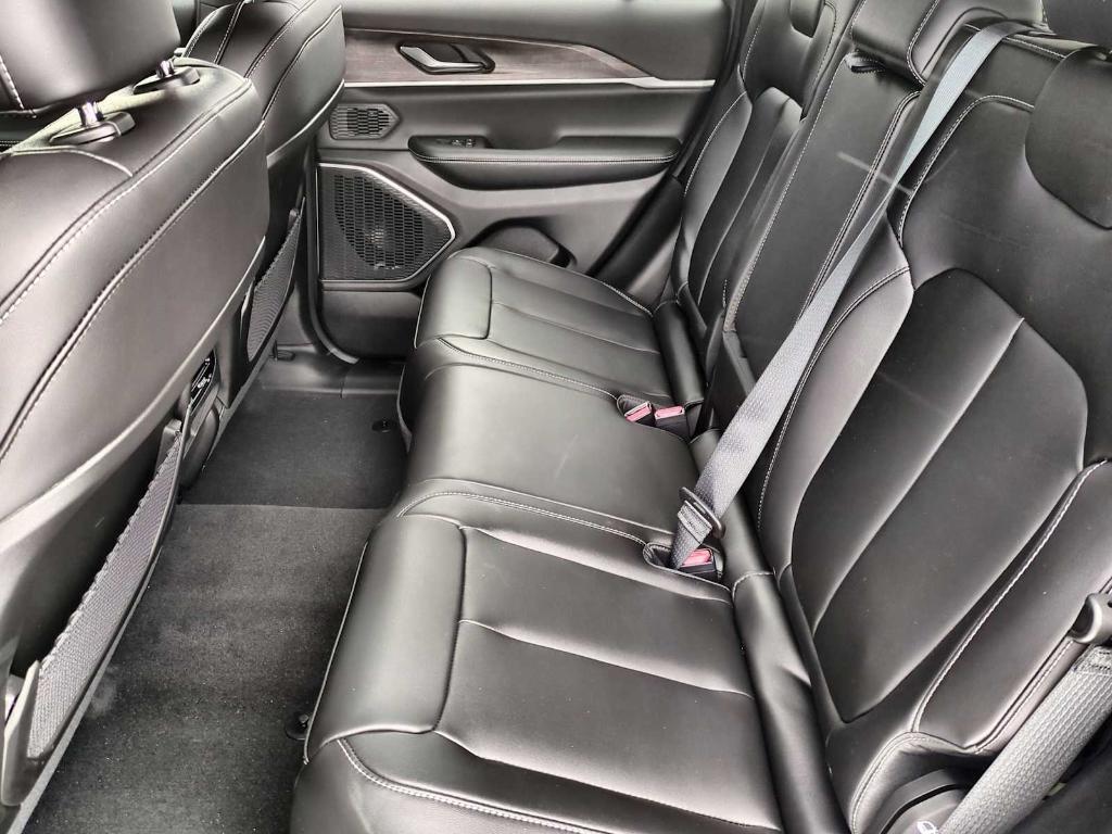 new 2026 Jeep Grand Cherokee car, priced at $42,864