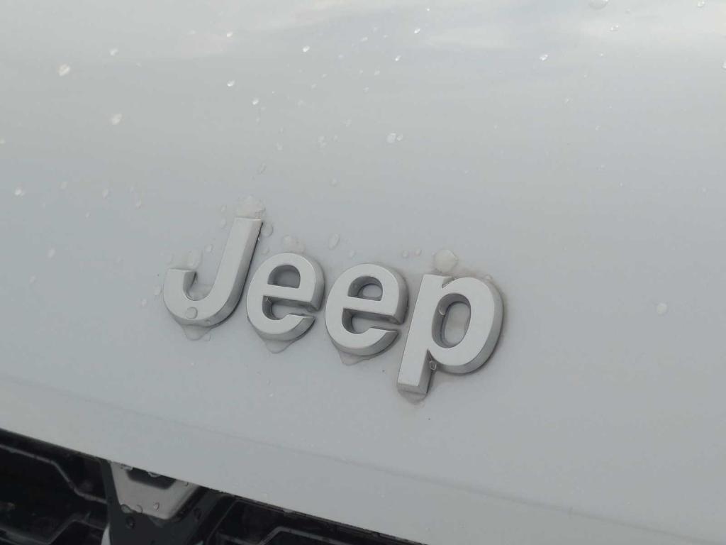 new 2026 Jeep Grand Cherokee car, priced at $42,864