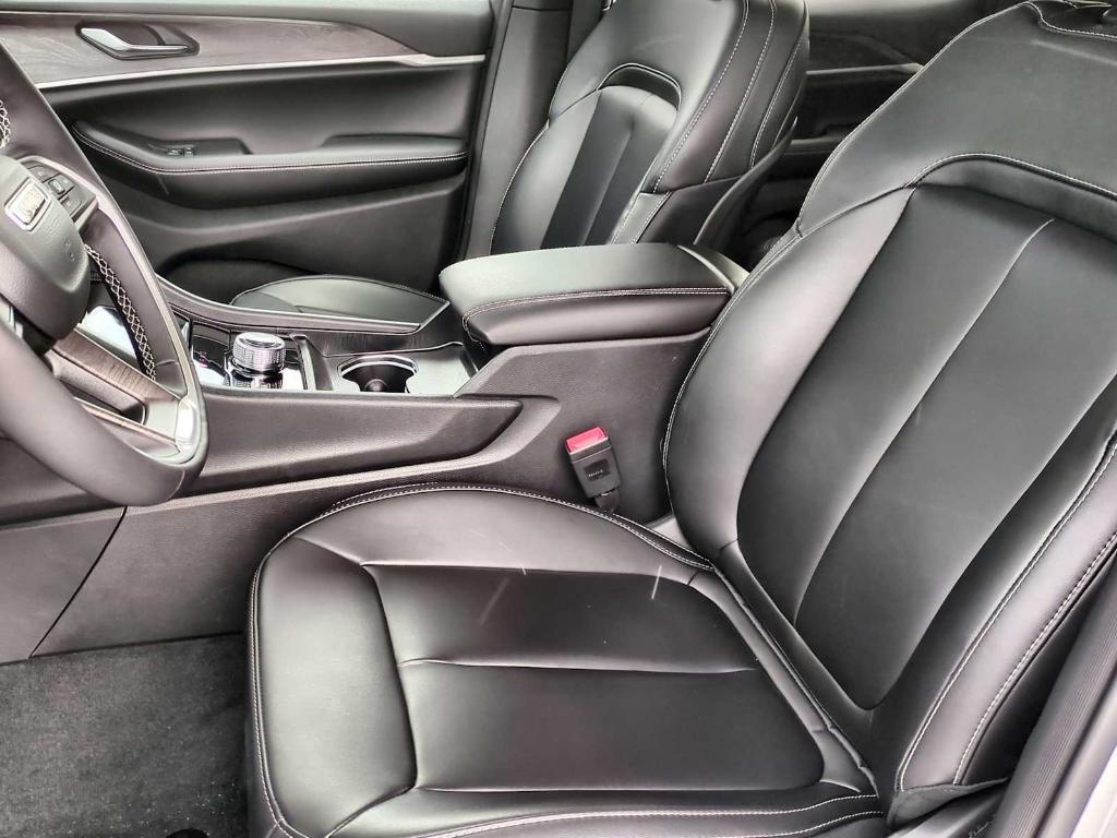 new 2026 Jeep Grand Cherokee car, priced at $42,864