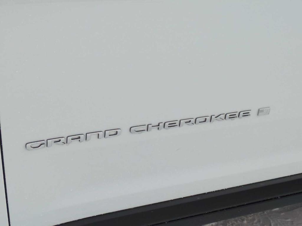 new 2026 Jeep Grand Cherokee car, priced at $42,864