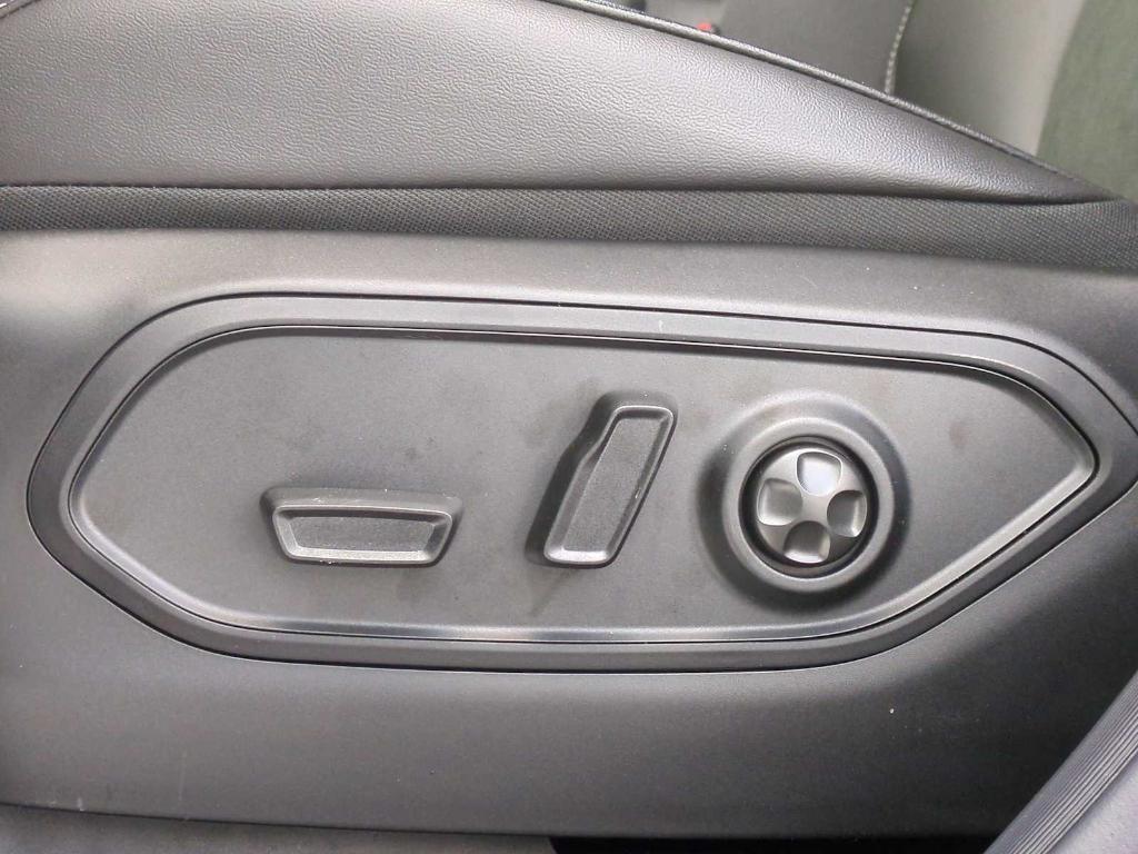 new 2026 Jeep Grand Cherokee car, priced at $42,996