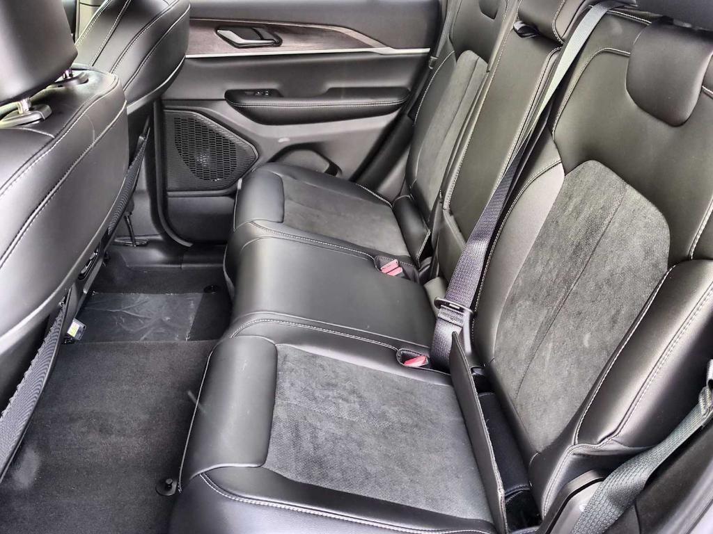 new 2026 Jeep Grand Cherokee car, priced at $41,434
