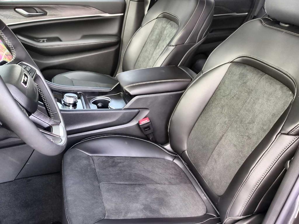 new 2026 Jeep Grand Cherokee car, priced at $41,434