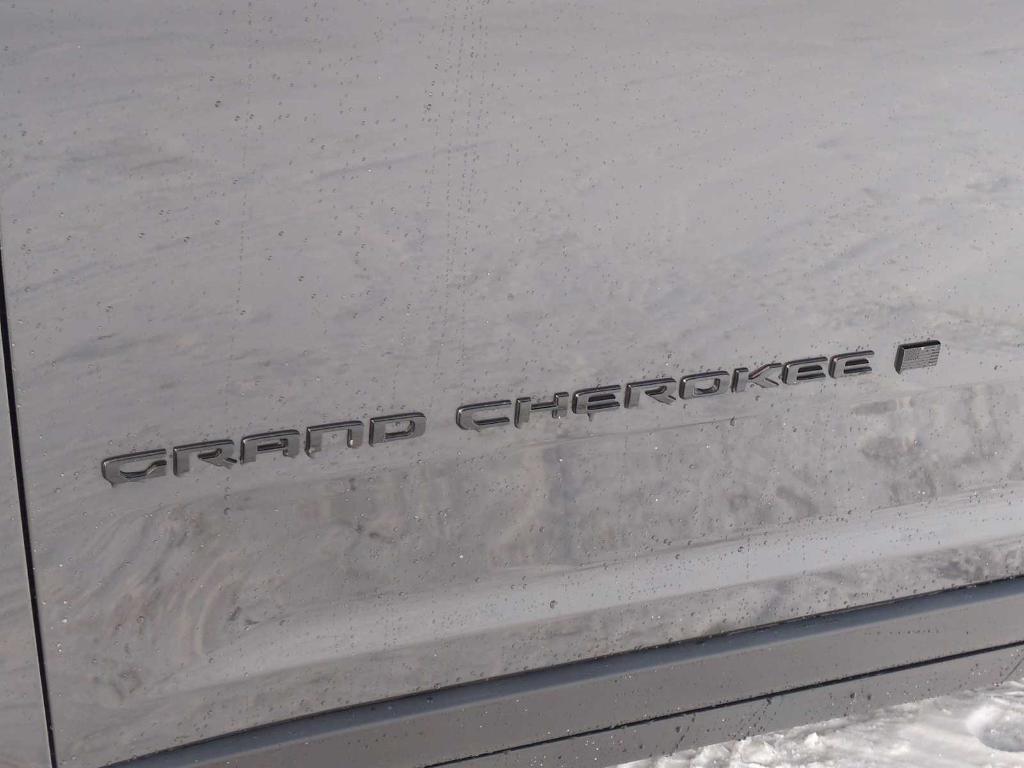 new 2026 Jeep Grand Cherokee car, priced at $42,996
