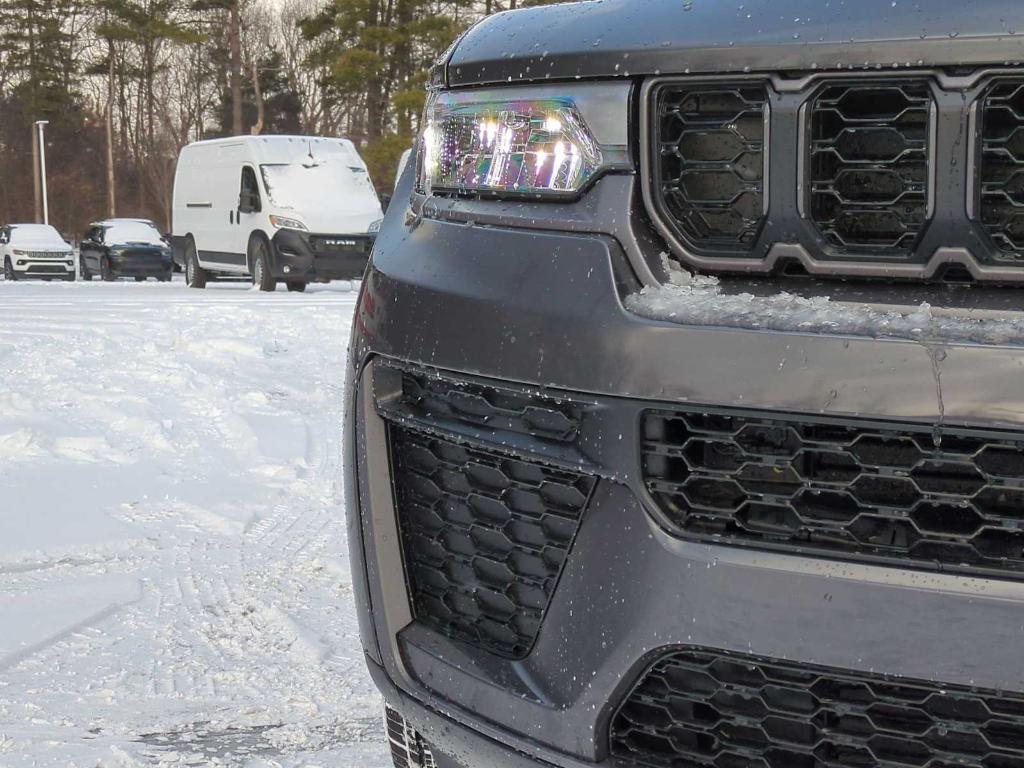 new 2026 Jeep Grand Cherokee car, priced at $41,434