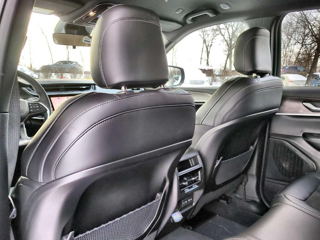 new 2026 Jeep Grand Cherokee car, priced at $42,996