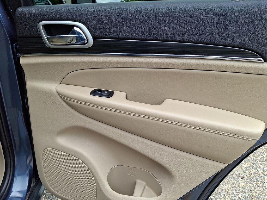 used 2021 Jeep Grand Cherokee car, priced at $29,152