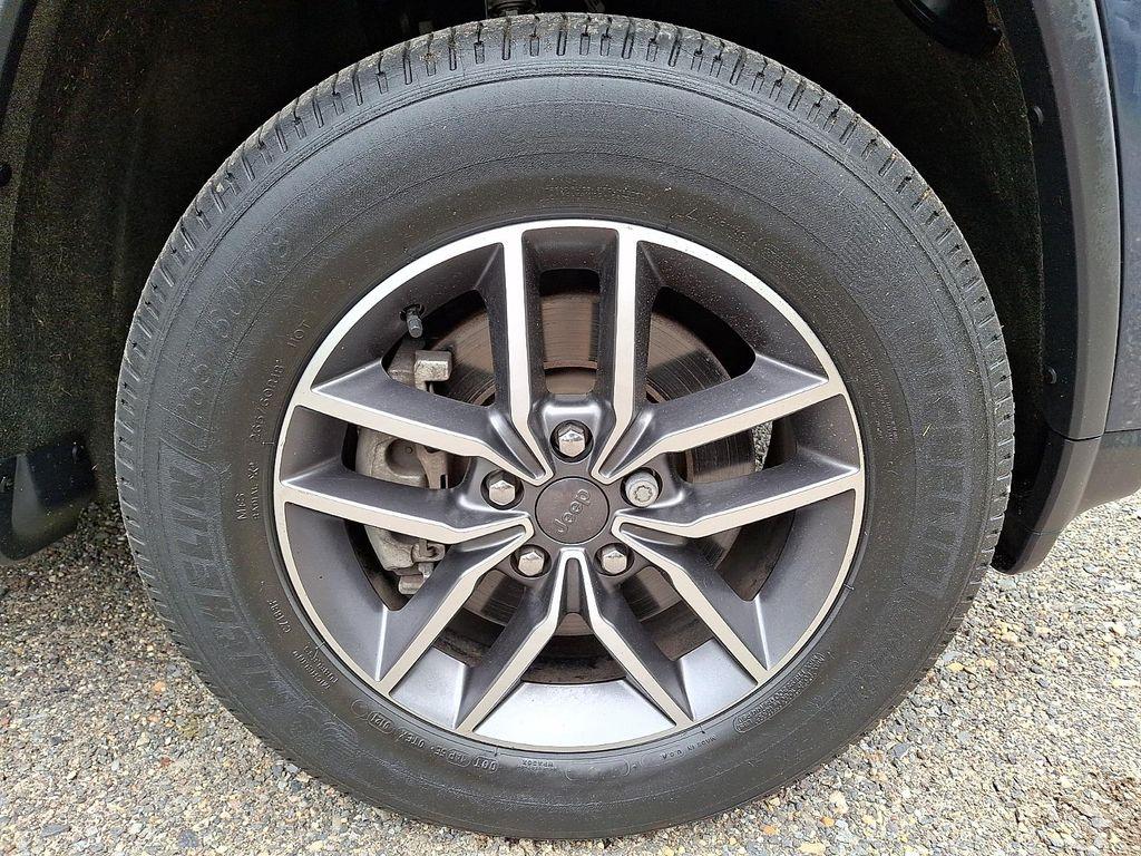 used 2021 Jeep Grand Cherokee car, priced at $29,152