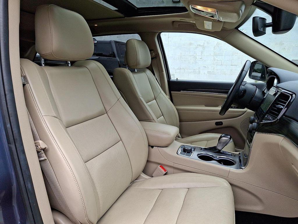used 2021 Jeep Grand Cherokee car, priced at $29,152