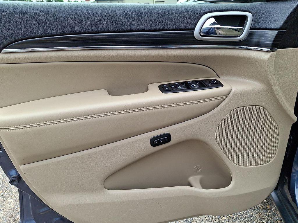 used 2021 Jeep Grand Cherokee car, priced at $29,152