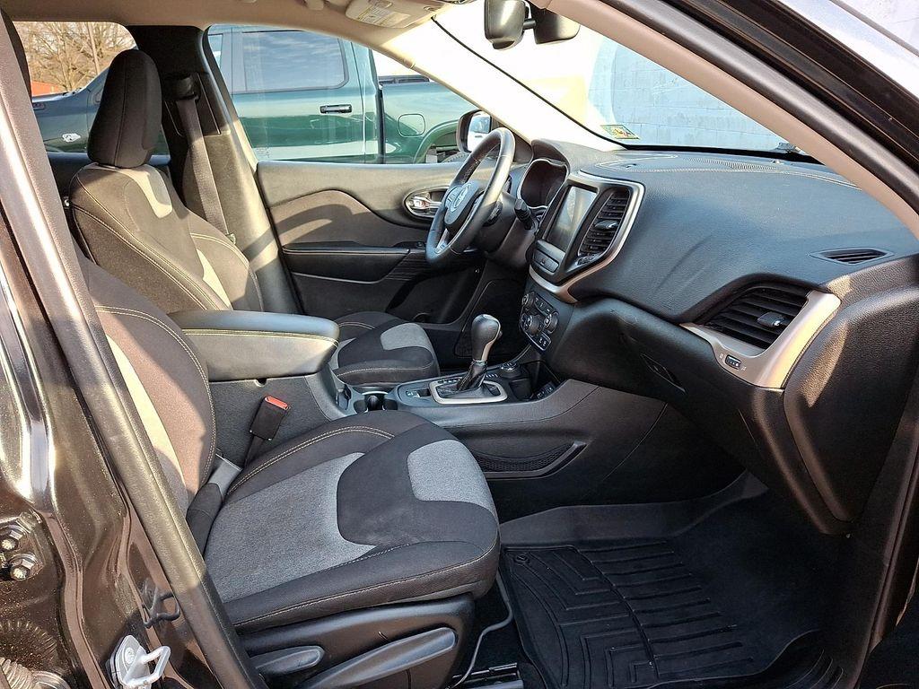 used 2014 Jeep Cherokee car, priced at $11,538
