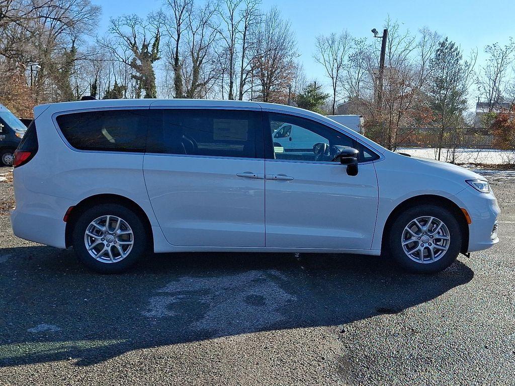 new 2026 Chrysler Pacifica car, priced at $46,006