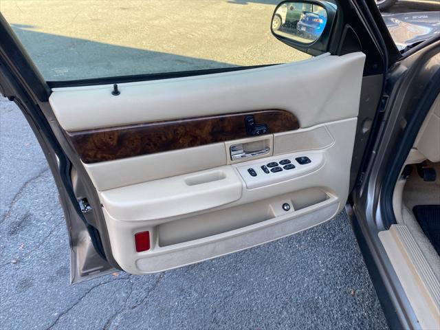 used 2006 Mercury Grand Marquis car, priced at $7,000