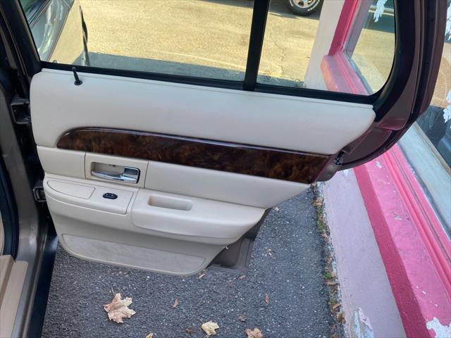 used 2006 Mercury Grand Marquis car, priced at $7,000