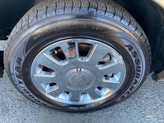 used 2006 Mercury Grand Marquis car, priced at $7,000